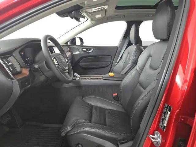 2023 Volvo XC60 B6 Ultimate Dark Theme