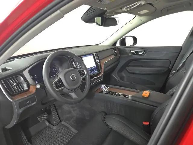 2023 Volvo XC60 B6 Ultimate Dark Theme