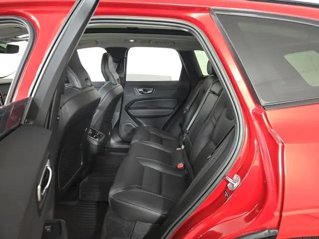 2023 Volvo XC60 B6 Ultimate Dark Theme