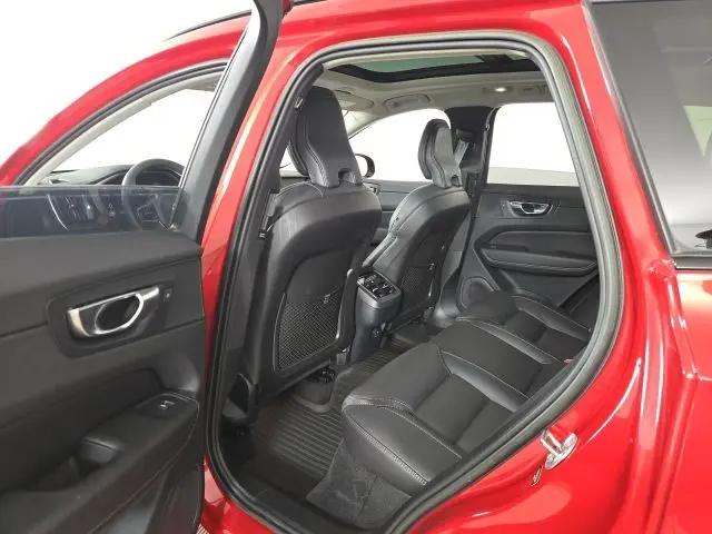 2023 Volvo XC60 B6 Ultimate Dark Theme