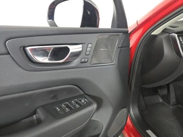 2023 Volvo XC60 B6 Ultimate Dark Theme