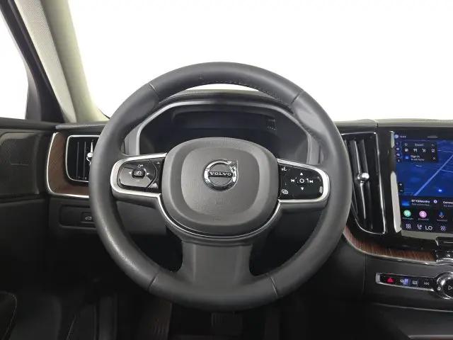 2023 Volvo XC60 B6 Ultimate Dark Theme
