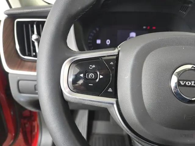 2023 Volvo XC60 B6 Ultimate Dark Theme