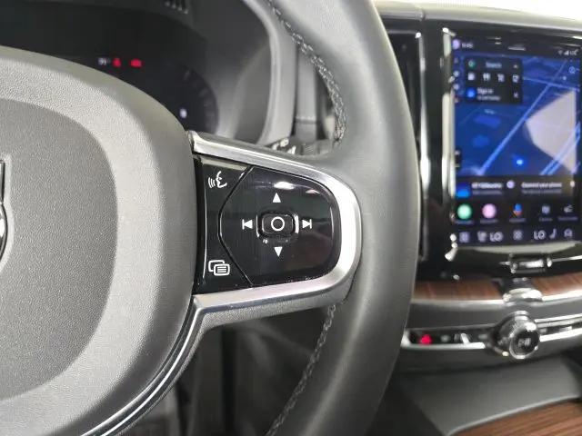 2023 Volvo XC60 B6 Ultimate Dark Theme