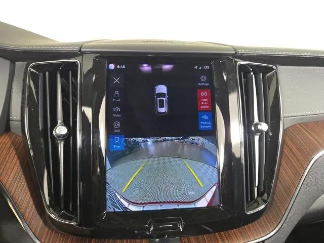 2023 Volvo XC60 B6 Ultimate Dark Theme