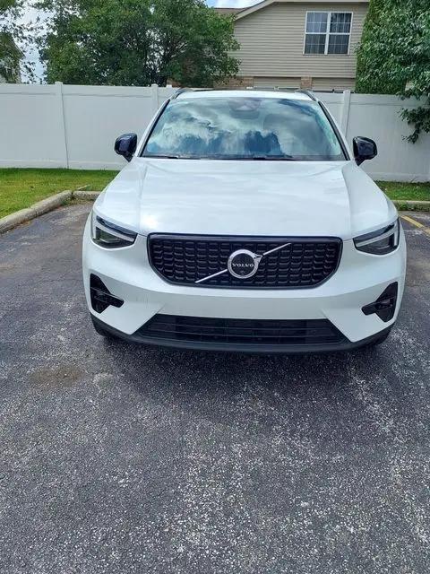 2026 Volvo XC40 Plus, B5 AWD Gas (mild hybrid), Dark for sale in Tinley Park, IL