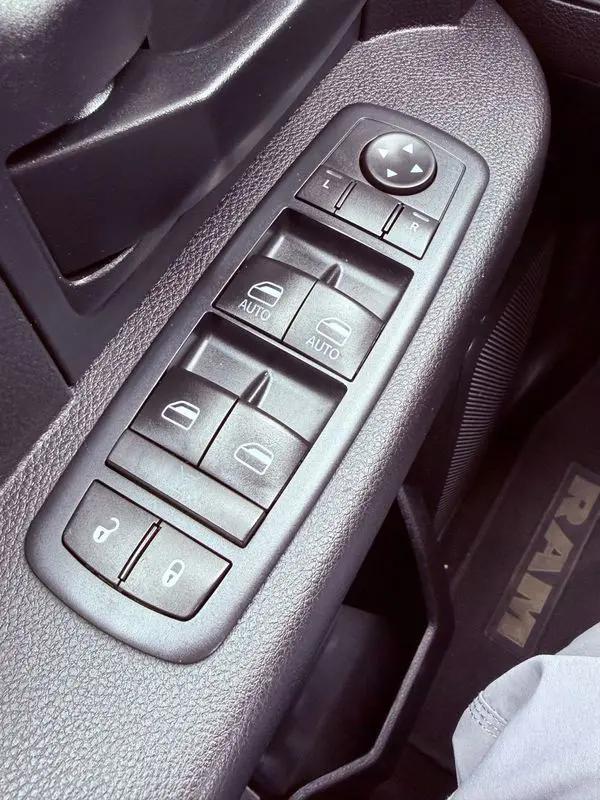 2017 Ram 1500 Express Crew Cab 4x2 5'7" Box