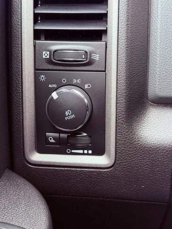 2017 Ram 1500 Express Crew Cab 4x2 5'7" Box