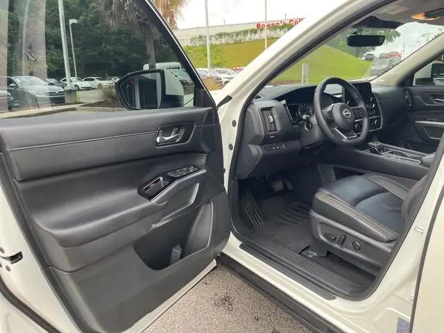 2023 Nissan Pathfinder SL FWD