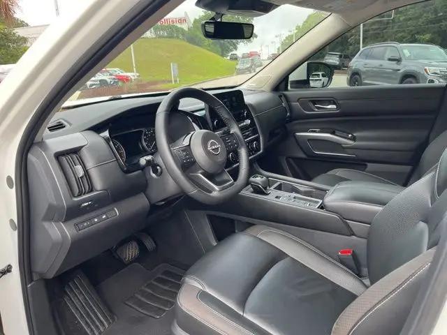 2023 Nissan Pathfinder SL FWD