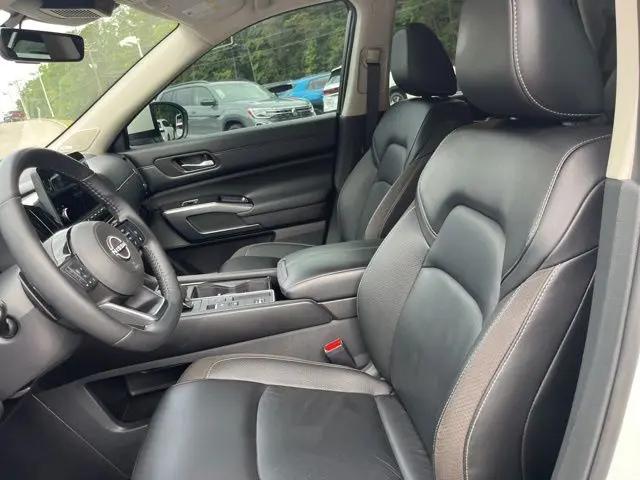 2023 Nissan Pathfinder SL FWD