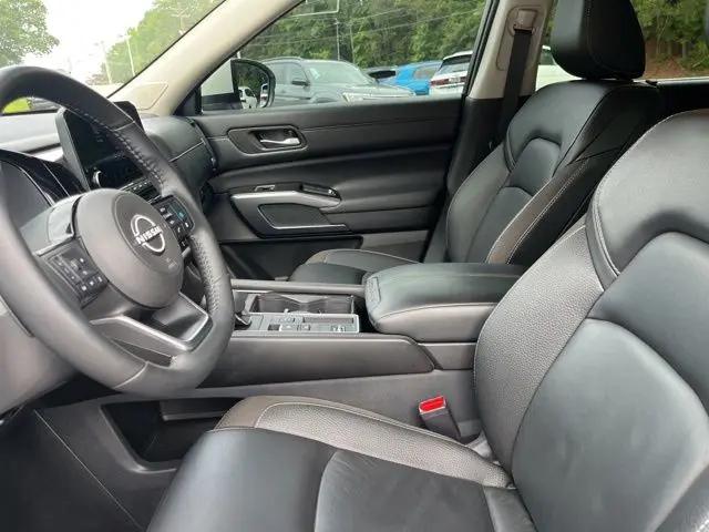2023 Nissan Pathfinder SL FWD