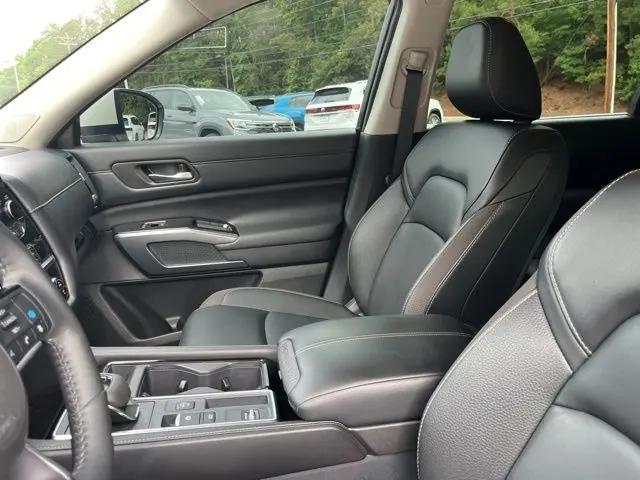 2023 Nissan Pathfinder SL FWD