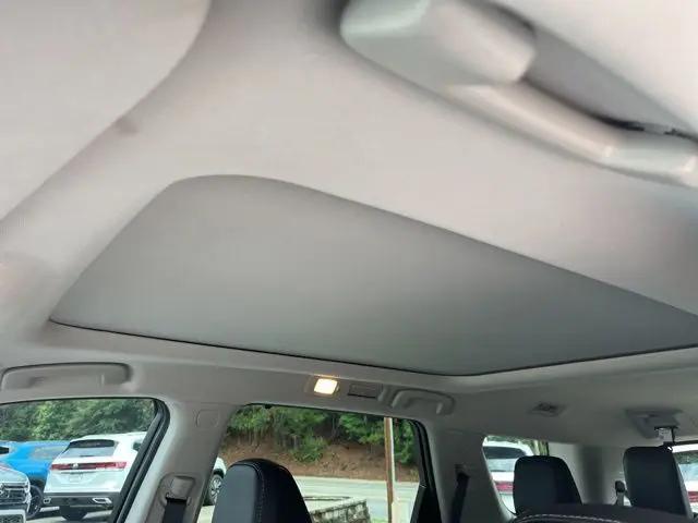 2023 Nissan Pathfinder SL FWD