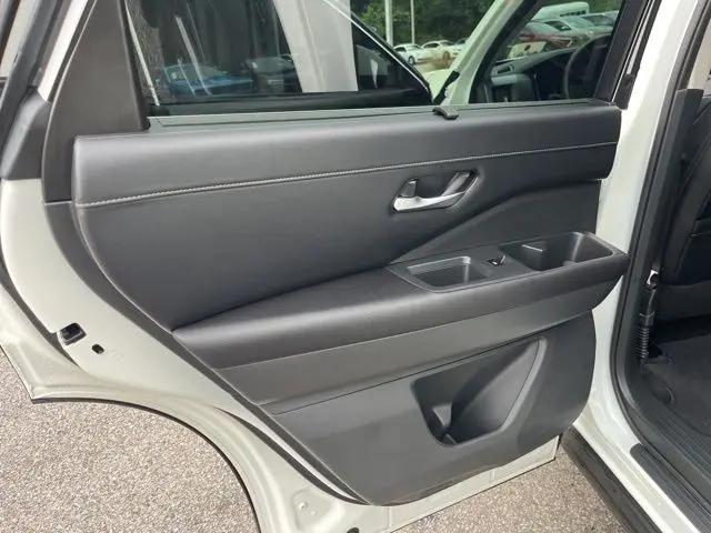 2023 Nissan Pathfinder SL FWD