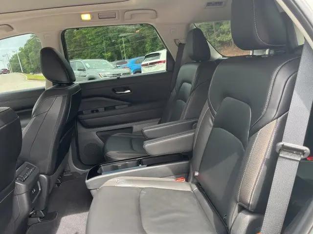 2023 Nissan Pathfinder SL FWD