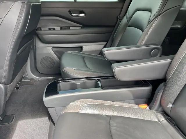 2023 Nissan Pathfinder SL FWD