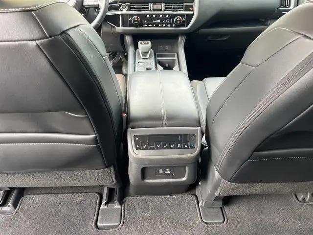 2023 Nissan Pathfinder SL FWD