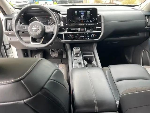 2023 Nissan Pathfinder SL FWD