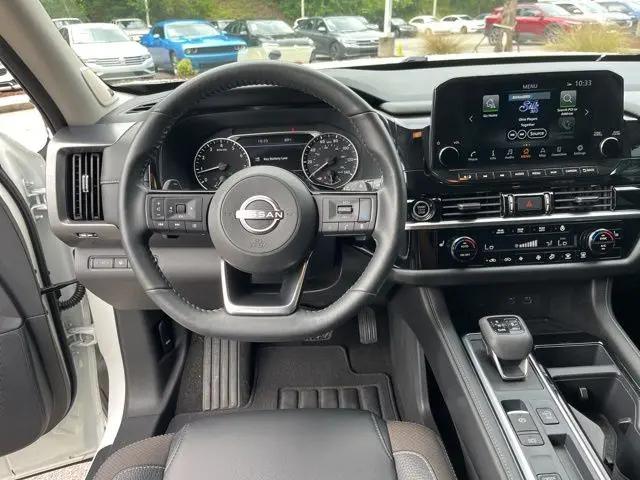 2023 Nissan Pathfinder SL FWD