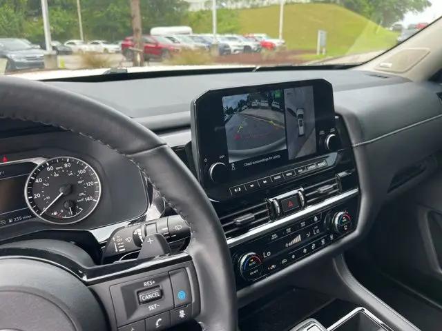 2023 Nissan Pathfinder SL FWD