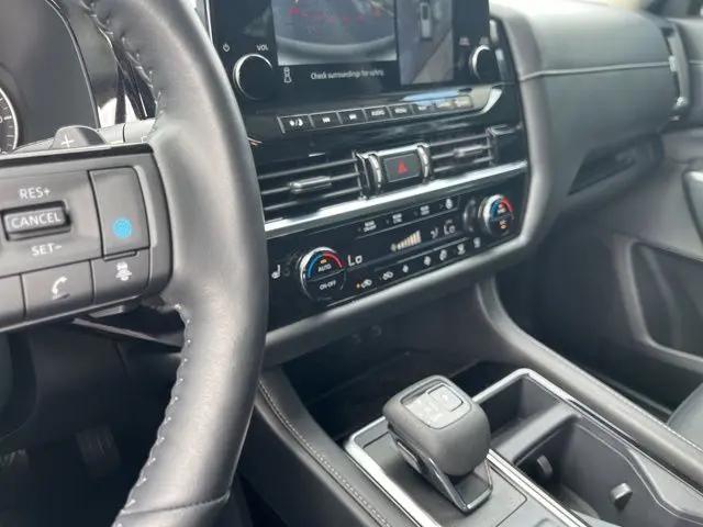 2023 Nissan Pathfinder SL FWD