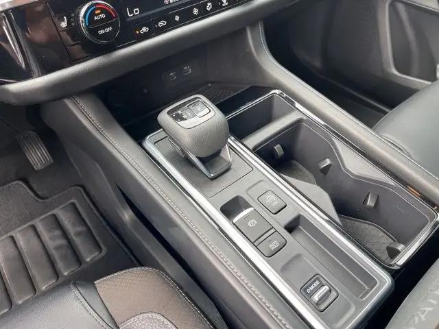 2023 Nissan Pathfinder SL FWD