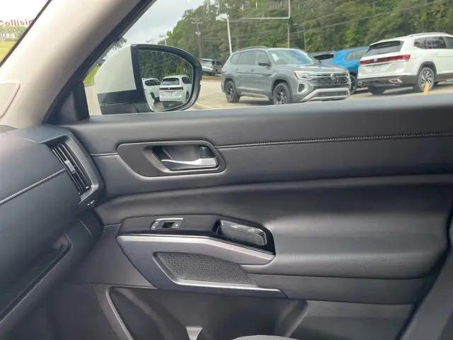 2023 Nissan Pathfinder SL FWD