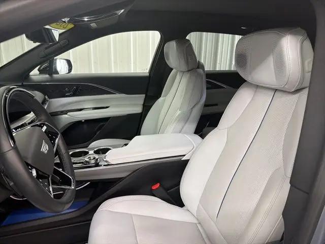 2024 Cadillac iQ Luxury w/1SE