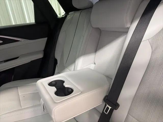 2024 Cadillac iQ Luxury w/1SE