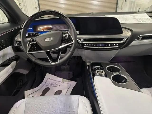 2024 Cadillac iQ Luxury w/1SE