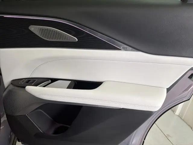 2024 Cadillac iQ Luxury w/1SE