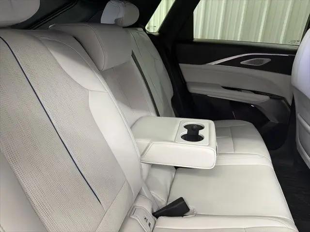 2024 Cadillac iQ Luxury w/1SE