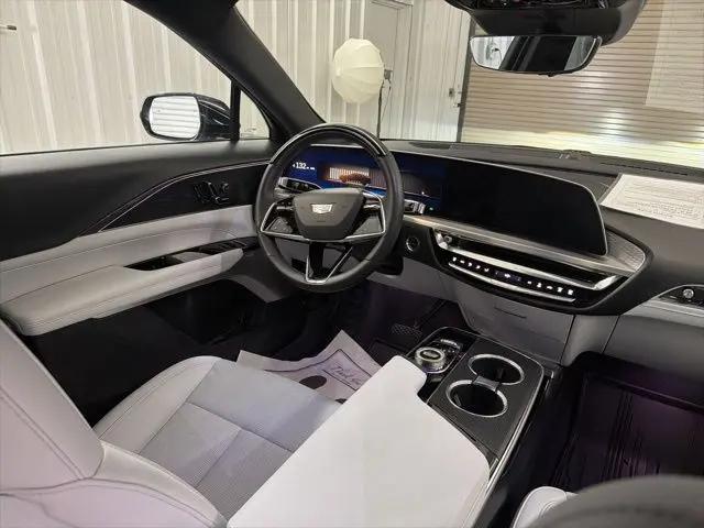 2024 Cadillac iQ Luxury w/1SE