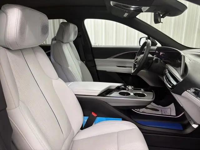 2024 Cadillac iQ Luxury w/1SE