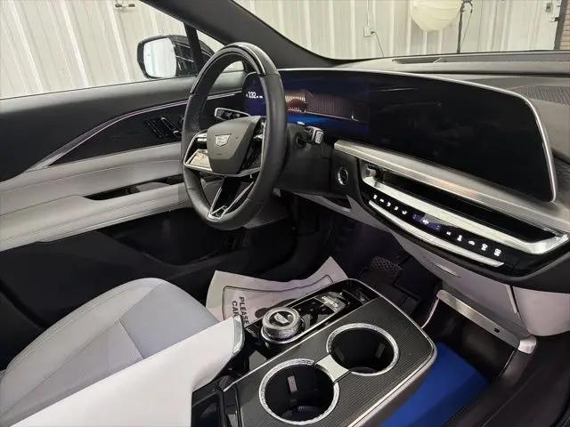 2024 Cadillac iQ Luxury w/1SE