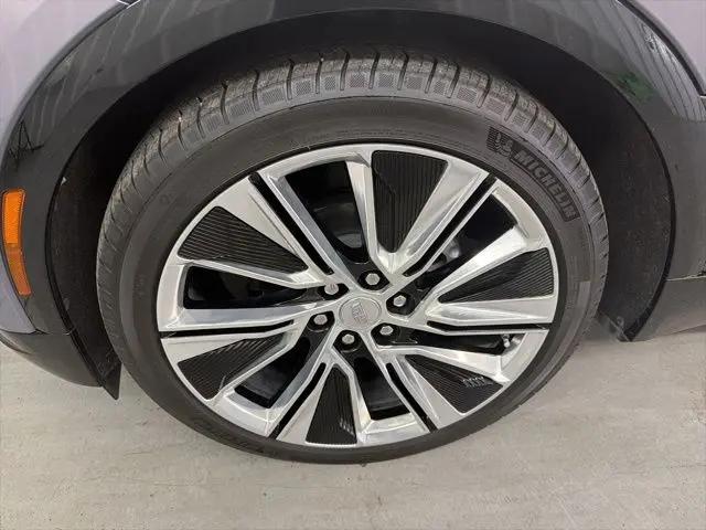 2024 Cadillac iQ Luxury w/1SE