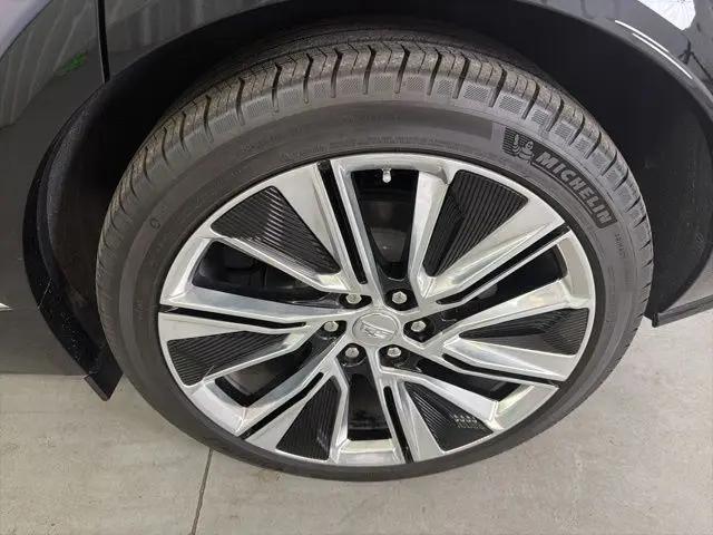 2024 Cadillac iQ Luxury w/1SE