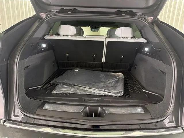 2024 Cadillac iQ Luxury w/1SE