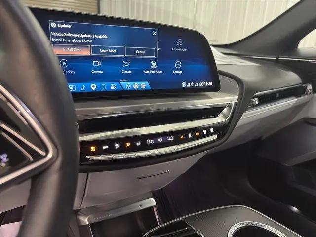 2024 Cadillac iQ Luxury w/1SE