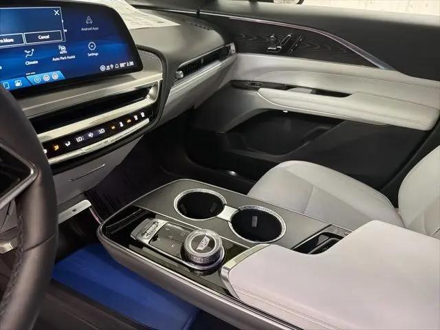 2024 Cadillac iQ Luxury w/1SE