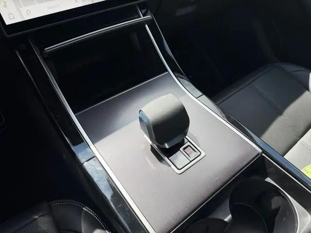 2026 Land Rover Range Rover Velar Belgravia Edition