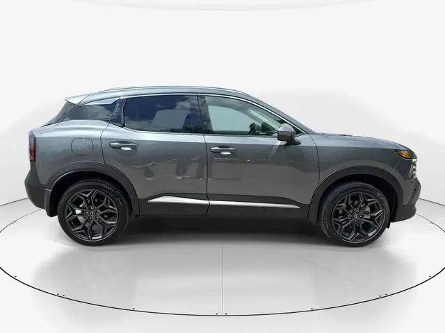 2025 Nissan Kicks SR FWD