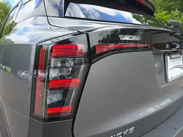 2025 Nissan Kicks SR FWD