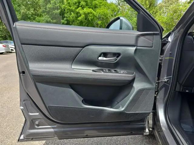 2025 Nissan Kicks SR FWD