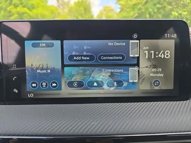 2025 Nissan Kicks SR FWD