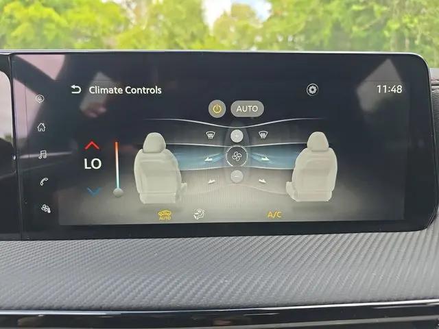 2025 Nissan Kicks SR FWD