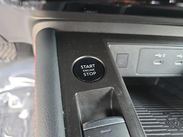 2025 Nissan Kicks SR FWD