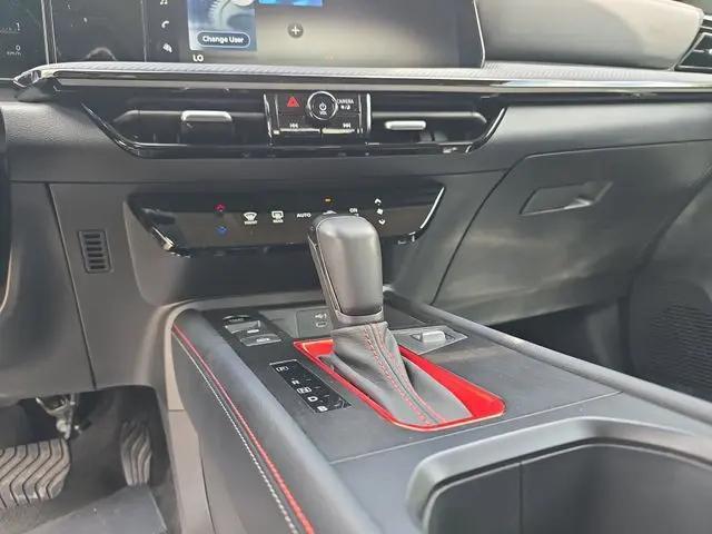 2025 Nissan Kicks SR FWD