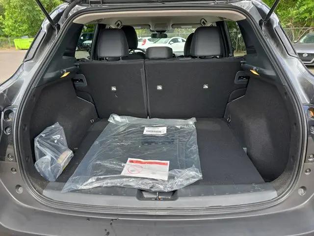 2025 Nissan Kicks SR FWD